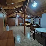 Lovely 1 - Bedroom Loft With Free Parking