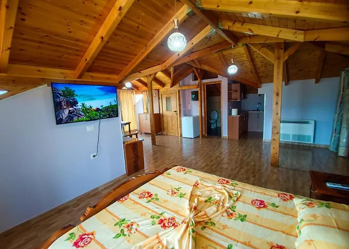 Lovely 1 - Bedroom Loft With Free Parking